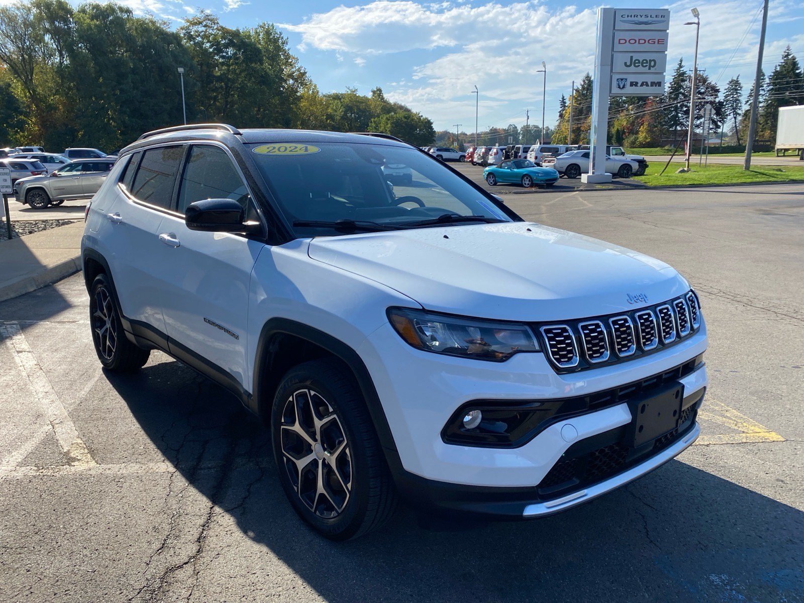 Used 2024 Jeep Compass Limited w/ Sun and Sound Group AWD/4WD image 7