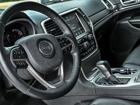 Used 2018 Jeep Grand Cherokee Limited AWD/4WD image 17