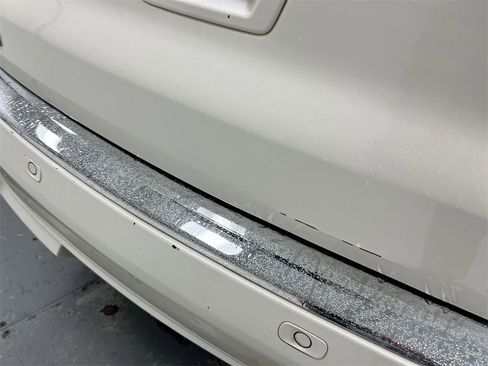 Used 2011 GMC Acadia Denali image 32