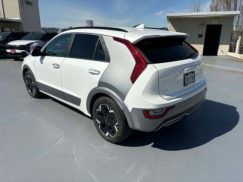 Used 2024 Kia Niro Wave w/ Wave Preserve Package image 4