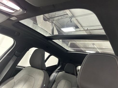 Certified 2025 Volvo XC40 B5 Core image 24