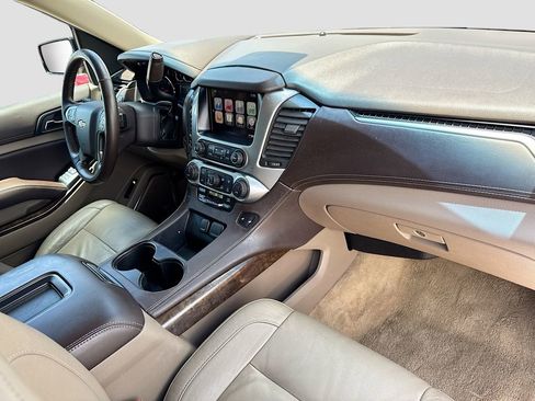 Used 2015 Chevrolet Suburban LT RWD image 38
