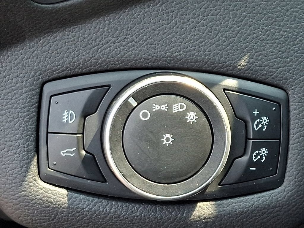 Used 2017 Ford Escape SE w/ SE Cold Weather Package FWD image 25