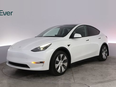 Used 2022 Tesla Model Y Long Range AWD/4WD image 2