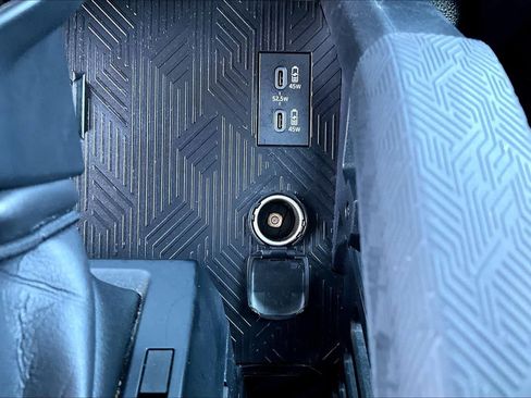 Used 2024 Toyota Tacoma TRD Off-Road image 30