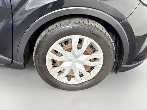 Used 2021 Toyota C-HR LE FWD image 31