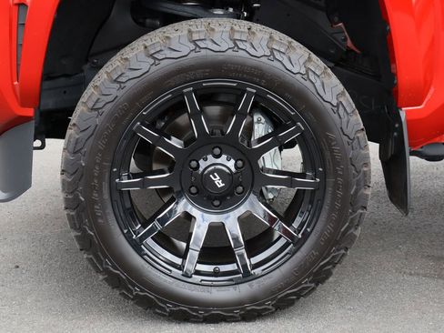 Used 2024 Toyota Tacoma TRD Sport image 29