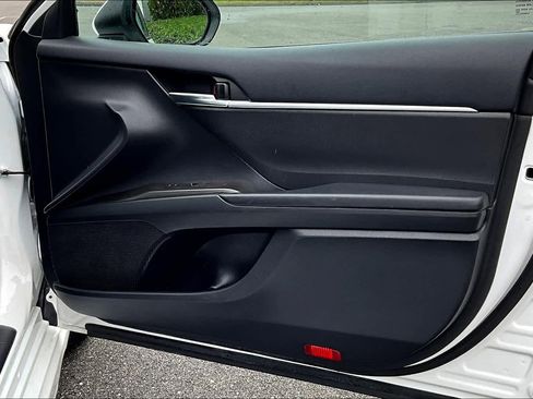 Used 2023 Toyota Camry SE image 12