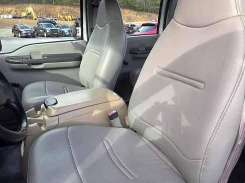 Used 2001 Ford F350 XL image 9