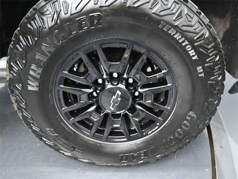 Used 2024 Chevrolet Silverado 2500 ZR2 w/ Technology Package image 39