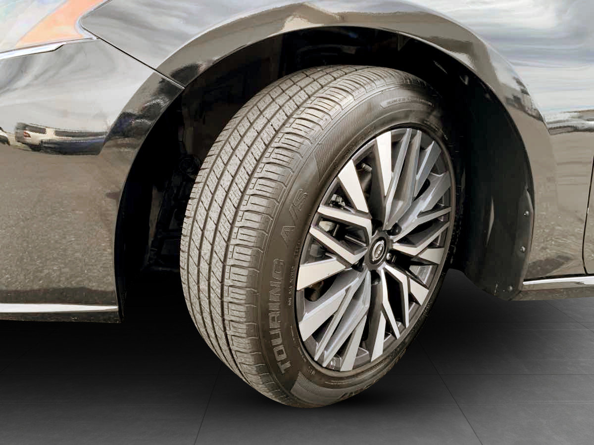 Used 2025 Nissan Altima 2.5 SV FWD image 11