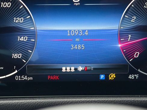 Used 2025 Mercedes-Benz GLB 250 4MATIC image 16
