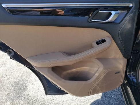 Used 2021 Porsche Macan image 9