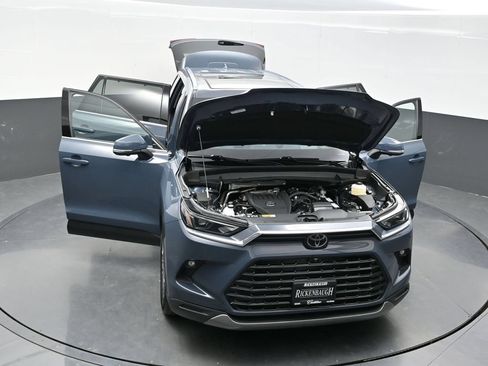 Used 2025 Toyota Grand Highlander AWD image 39