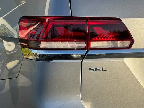 Used 2021 Volkswagen Atlas SEL Premium image 24