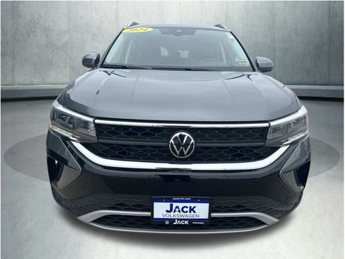 Used 2024 Volkswagen Taos SE FWD image 9