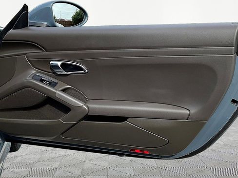 Used 2017 Porsche 718 Boxster RWD image 23