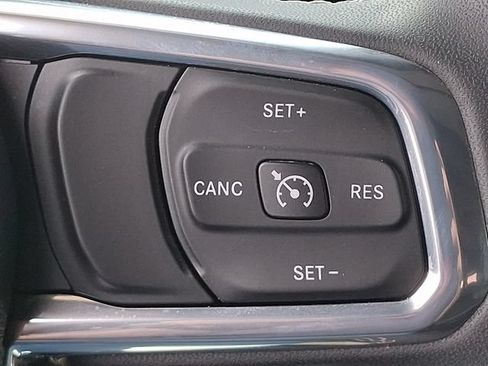 Used 2023 Jeep Wrangler Unlimited Sahara AWD/4WD image 22
