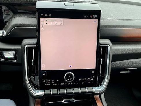 Used 2025 GMC Yukon XL Denali image 15