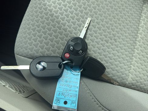 Used 2017 Ford Escape SE image 26