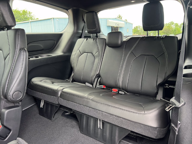 New 2027 Chrysler Pacifica Select FWD image 6