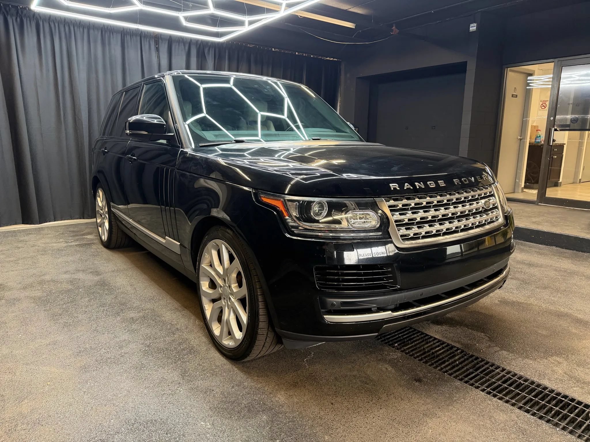 Used 2017 Land Rover Range Rover HSE AWD/4WD image 11