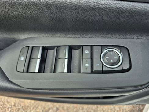 Used 2026 Toyota Prius Plug-In Hybrid FWD image 15