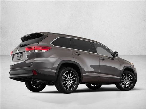 Used 2019 Toyota Highlander SE image 4