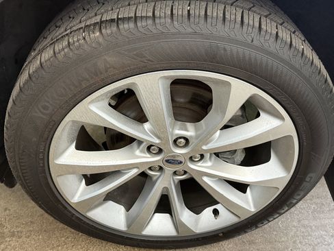 Used 2022 Ford Explorer Platinum w/ Equipment Group 601A AWD/4WD image 37