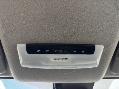 Used 2021 Nissan Versa SV FWD image 31