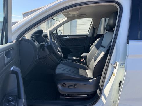 Used 2024 Volkswagen Tiguan SE FWD image 14