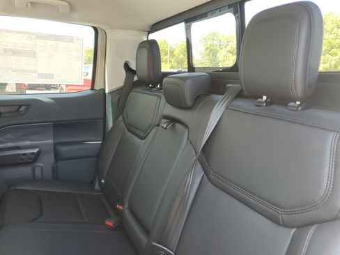 New 2025 Ford Maverick Lariat w/ Black Appearance Package image 27