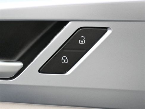 Certified 2025 Volkswagen Taos SE w/ Panoramic Sunroof Package image 14