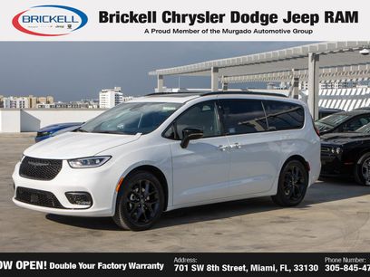 New 2026 Chrysler Pacifica Limited w/ S Appearance Package