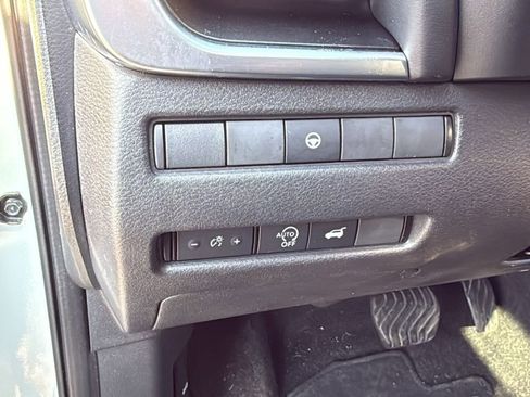 Used 2023 Nissan Rogue SV w/ SV Premium B Package image 12