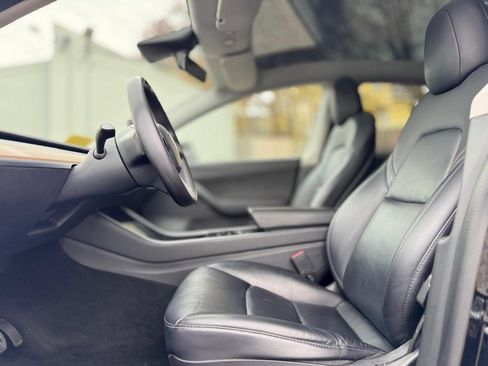 Used 2021 Tesla Model Y Long Range image 13