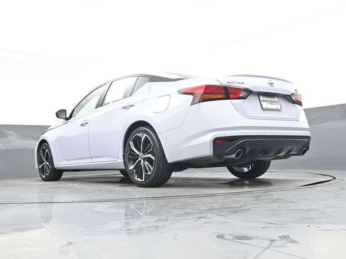 Used 2025 Nissan Altima 2.5 SR FWD image 37