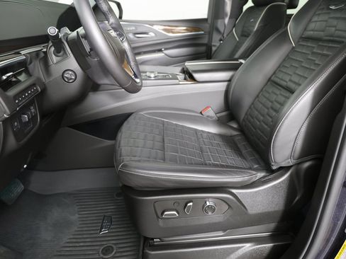 Used 2024 Cadillac Escalade Sport Platinum w/ LPO, ONYX Package image 12