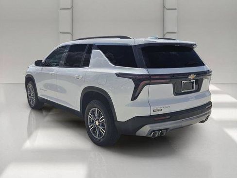Certified 2026 Chevrolet Traverse LT w/ Driver Confidence Package FWD image 3