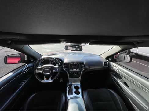 Used 2016 Jeep Grand Cherokee SRT image 13