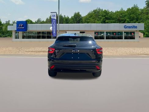 Used 2024 Chevrolet Trax RS w/ Sunroof Package FWD image 8