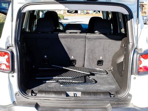 Used 2023 Jeep Renegade Latitude w/ Premium Group image 21