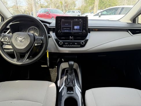 Used 2022 Toyota Corolla LE image 9
