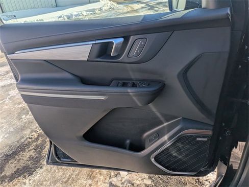 Used 2025 Buick Enclave Preferred image 11