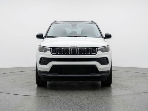Used 2025 Jeep Compass Limited AWD/4WD image 2