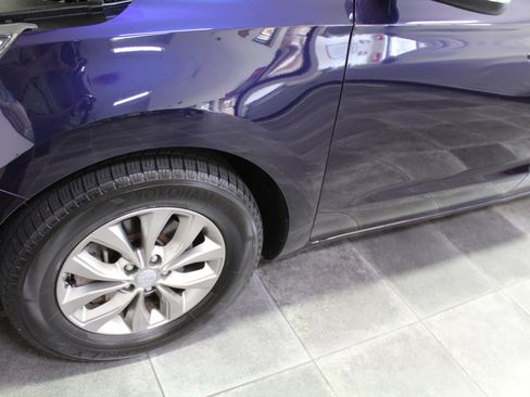 Used 2019 Kia Sedona LX image 35