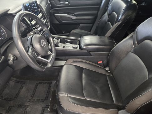 Used 2022 Nissan Pathfinder SL AWD/4WD image 14