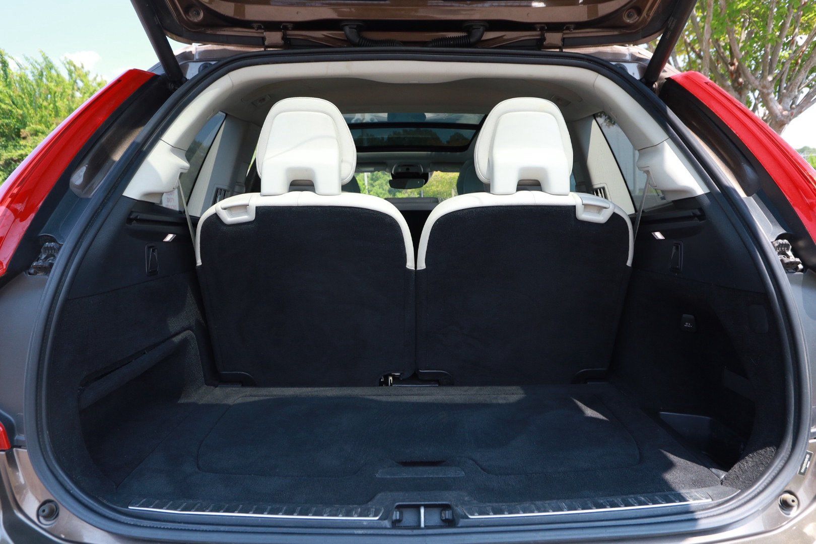 Used 2017 Volvo XC90 T6 Momentum w/ Vision Package AWD/4WD image 26