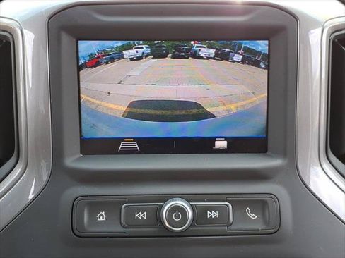 Used 2020 Chevrolet Silverado 1500 Custom w/ Custom Value Package AWD/4WD image 13