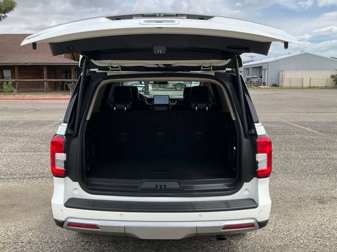 Used 2024 Ford Expedition XLT RWD image 15